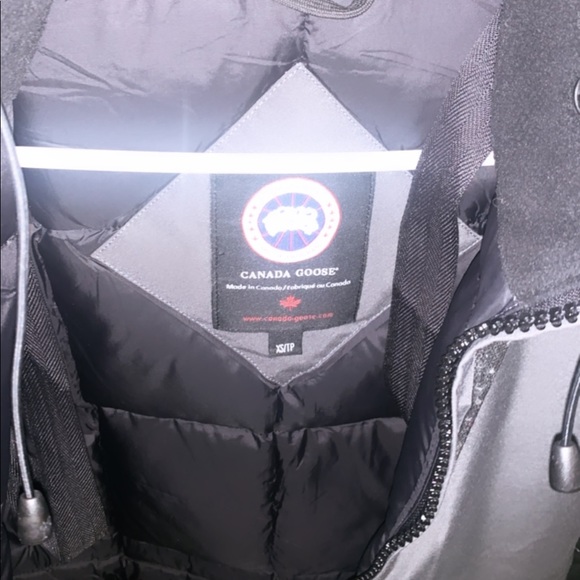 Canada Goose Trillium Parka- Women size is XS - Picture 6 of 8